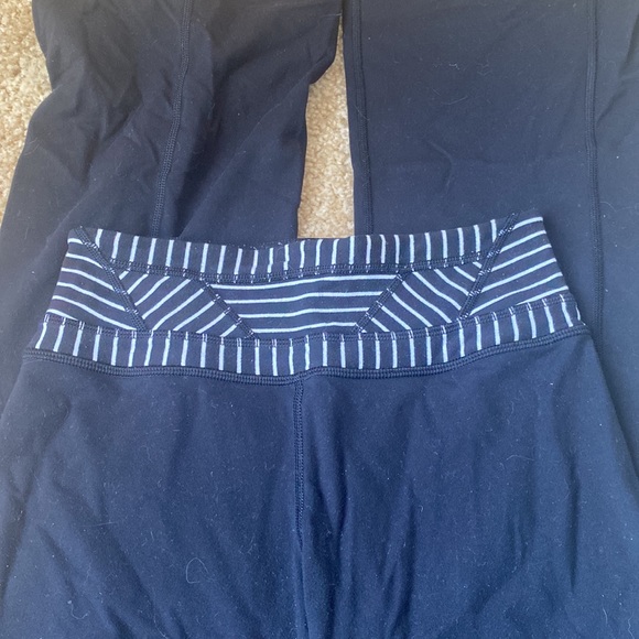 Wide leg lulu lemon leggings - Picture 2 of 3